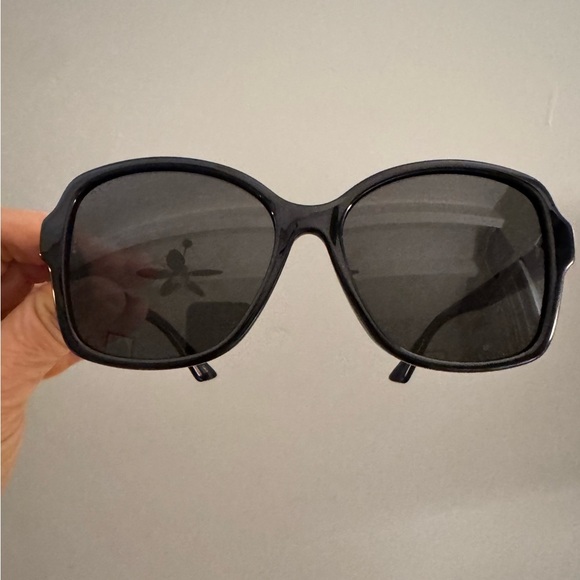 Gucci Accessories - Gucci fabulous sunglasses, velvet case